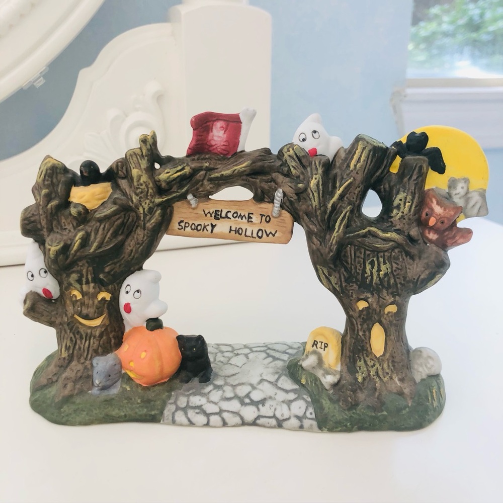 Vintage Halloween Welcome to Spooky Hollow Village Piece